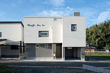 ヤマト住建株式会社の施工事例「和歌山県和歌山市|2階リビングで開放的なインナーガレージがある住まい」の画像