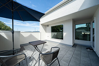 ヤマト住建株式会社の施工事例「和歌山県和歌山市|2階リビングで開放的なインナーガレージがある住まい」の画像10