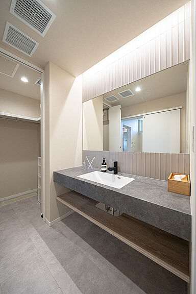 ヤマト住建株式会社の施工事例「和歌山県和歌山市|2階リビングで開放的なインナーガレージがある住まい」の画像6