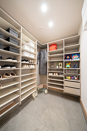 ヤマト住建株式会社の施工事例「岡山市南区|クールな外観と屋上庭園を愉しむ住まい」の画像3