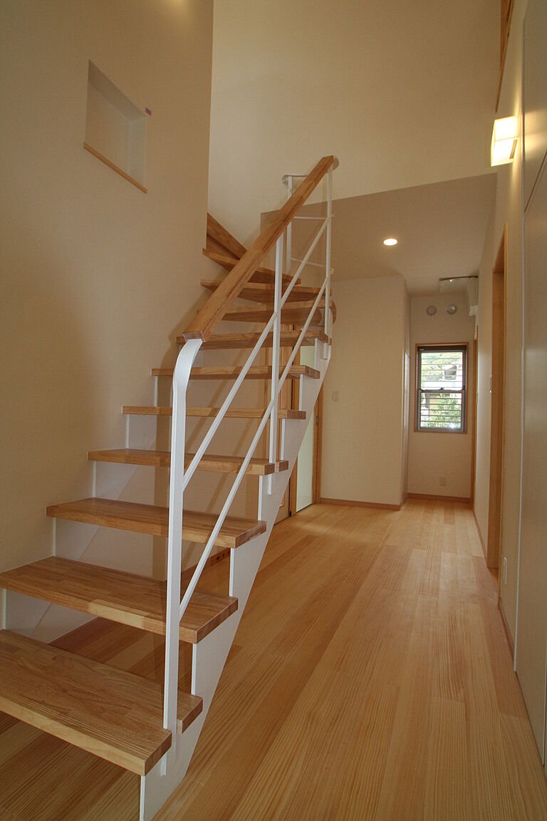 逆瀬川はうじんぐ株式会社の公式画像_階段4