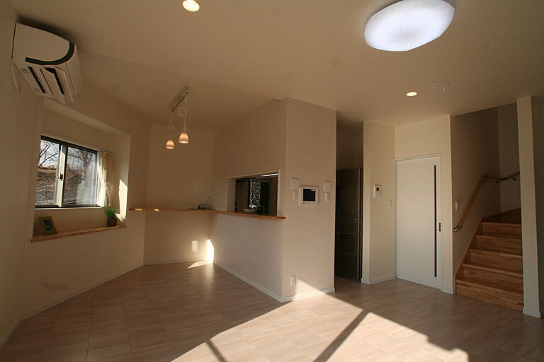 逆瀬川はうじんぐ株式会社の公式画像_リビング3