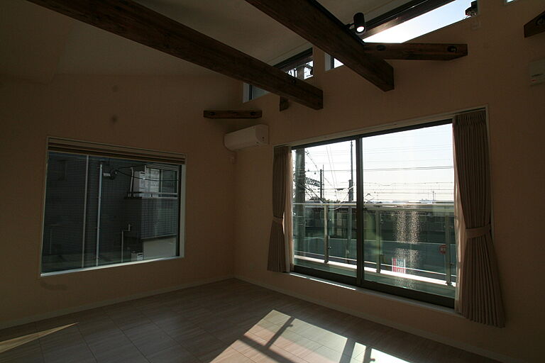 逆瀬川はうじんぐ株式会社の公式画像_洋室4