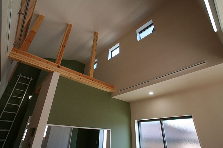 逆瀬川はうじんぐ株式会社の公式画像_リビング3