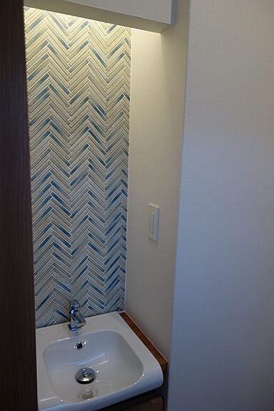 逆瀬川はうじんぐ株式会社の施工事例「暖炉のある、素材でまとまったお家」の画像6