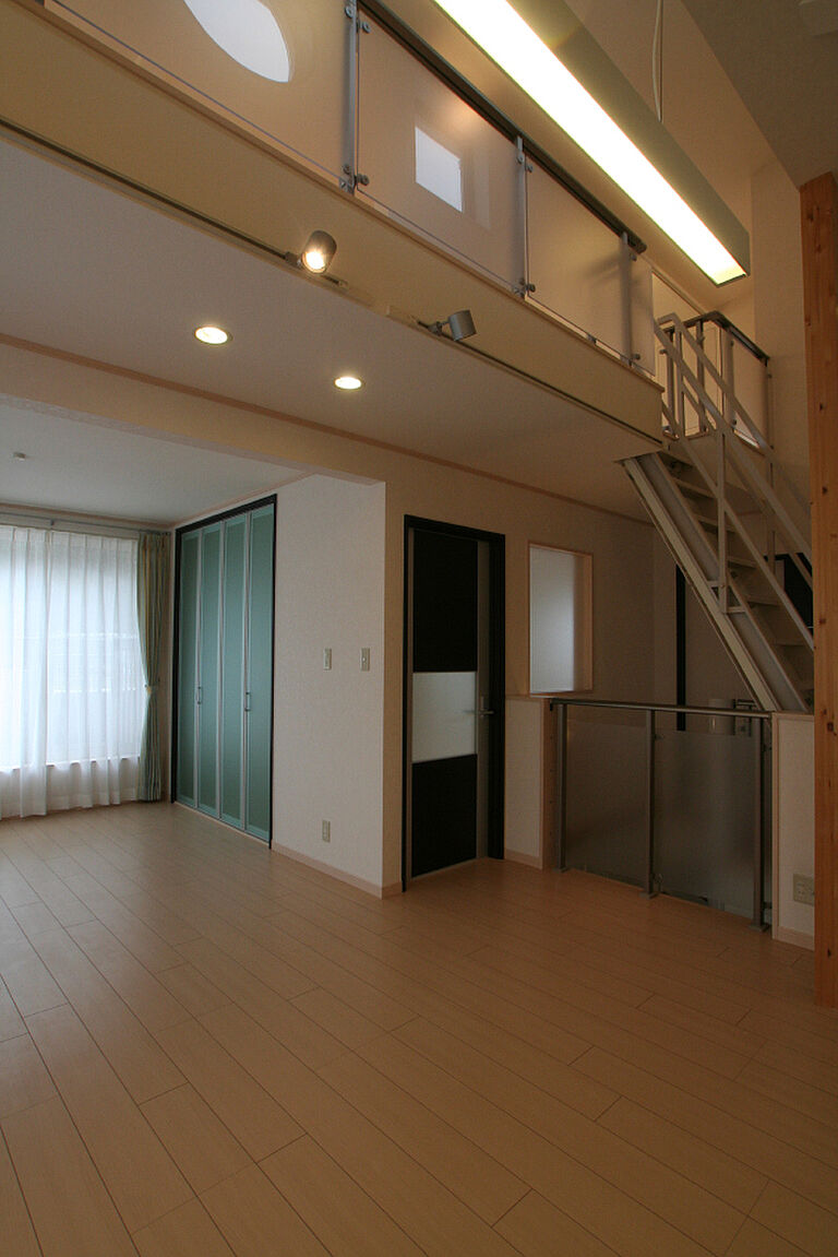 逆瀬川はうじんぐ株式会社の公式画像_リビング3