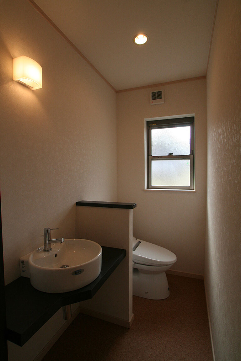 逆瀬川はうじんぐ株式会社の公式画像_トイレ5