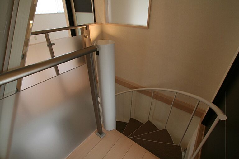 逆瀬川はうじんぐ株式会社の公式画像_階段7