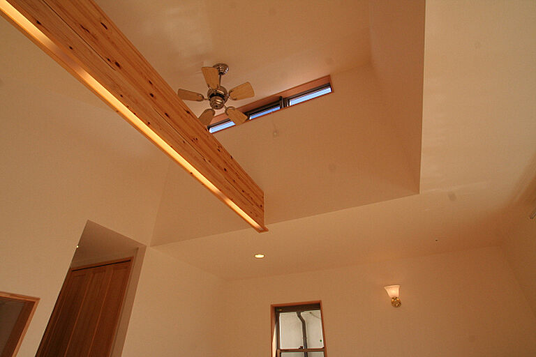 逆瀬川はうじんぐ株式会社の公式画像_リビング3