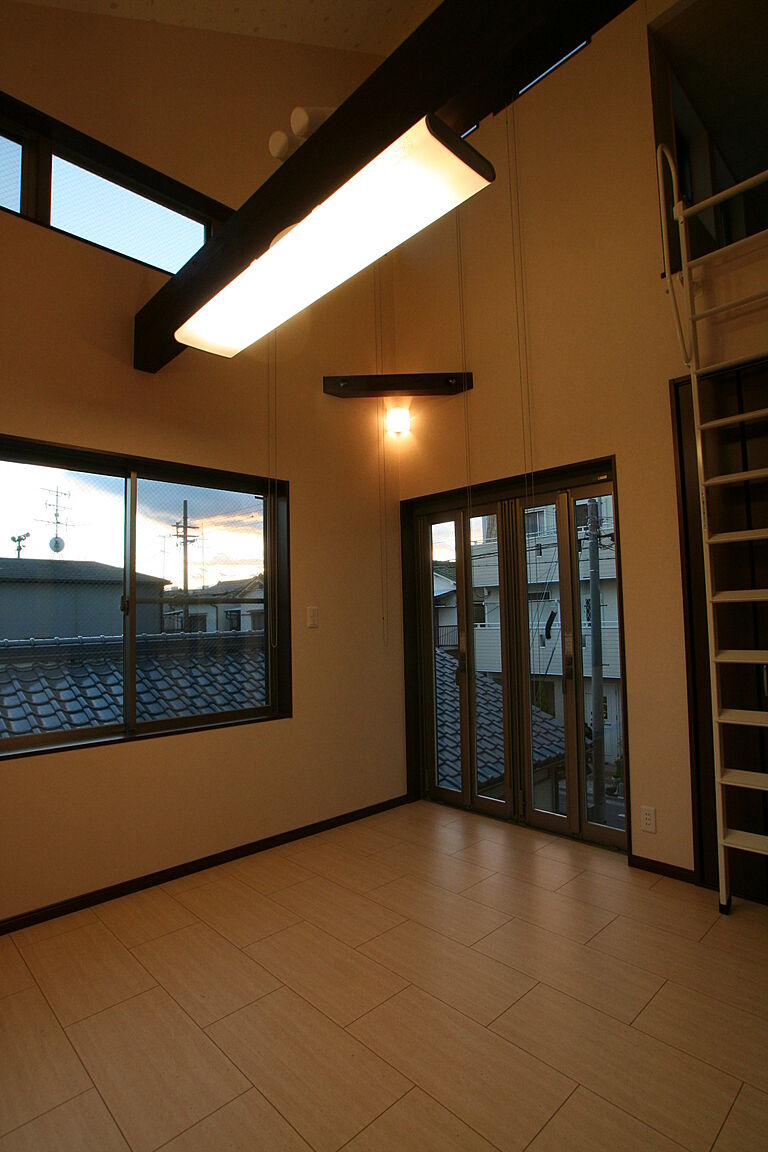 逆瀬川はうじんぐ株式会社の公式画像_リビング3