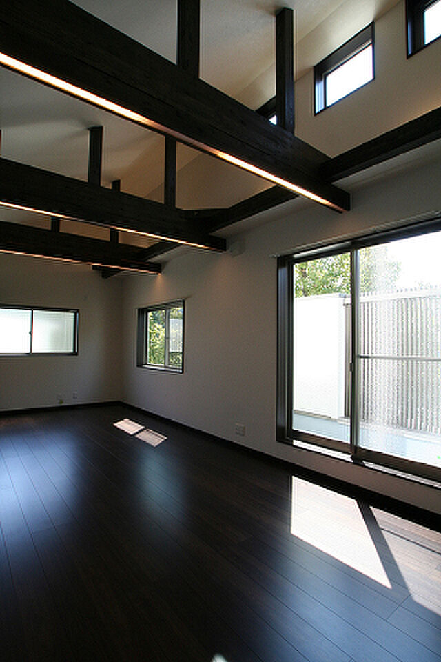 逆瀬川はうじんぐ株式会社の公式画像_リビング3