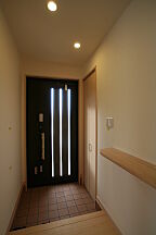 和風・和モダンスタイルの玄関 逆瀬川はうじんぐ株式会社の事例画像