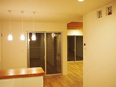 カフェスタイルのリビング 創業53年 有限会社若林建築所の事例画像