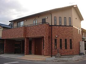 創業53年 有限会社若林建築所の施工事例「洋風でモダンな住宅に仕上がりました」の画像1