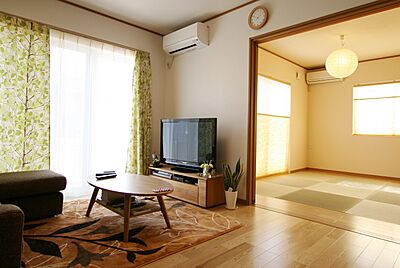 和風・和モダンスタイルのリビング ワールドハウス 茂原住宅公園展示場の事例画像