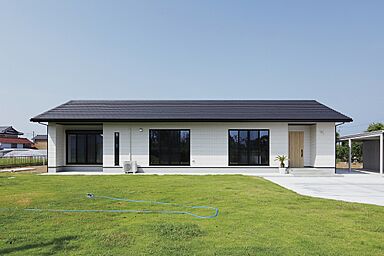 ワールドハウスの施工事例「平屋で暮らす『こだわりの生活』」の画像1