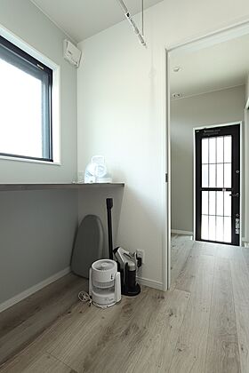 ワールドハウスの施工事例「グレー×モノトーンカラーのリビングが心地よいお家」の画像3