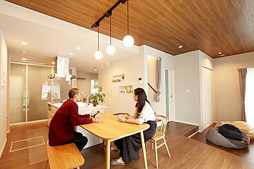 ワールドハウスの施工事例「目指したのは「生活感の出ない」ホテルライクな暮らし」の画像