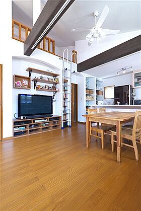 株式会社 ユーロプランニングの施工事例「自然素材に包まれて心地良い南欧風の家」の画像4