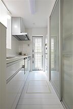 シンプルモダンスタイルのキッチン 株式会社 ユーロプランニングの事例画像