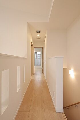 株式会社 ユーロプランニングの施工事例「光が届く吹抜けで明るい空間広がる家」の画像6