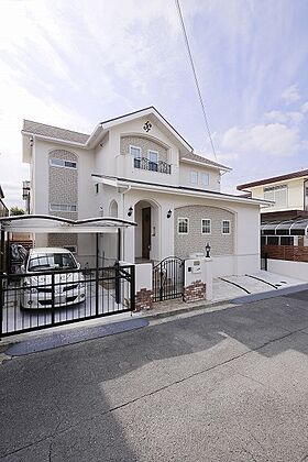 株式会社 ユーロプランニングの施工事例「大空間に無垢の温もり溢れる家」のメイン画像