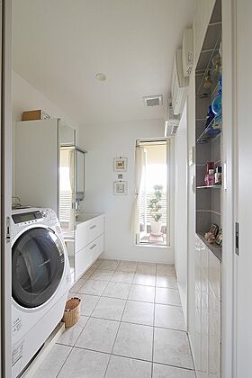 株式会社 ユーロプランニングの施工事例「風が通り抜ける眺望の良い家」の画像4