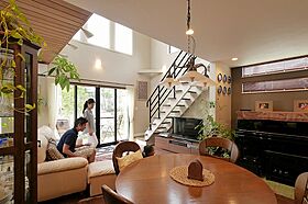 株式会社 ユーロプランニングの施工事例「個性ひきたつ光が注ぐ家」の画像2