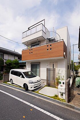 株式会社 ユーロプランニングの施工事例「屋上庭園につながるらせん階段のある家」のメイン画像