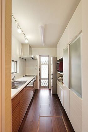 株式会社 ユーロプランニングの施工事例「屋上庭園につながるらせん階段のある家」の画像4