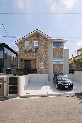 株式会社 ユーロプランニングの施工事例「家族の居場所に光満ち溢れる家」のメイン画像