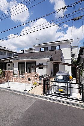 株式会社 ユーロプランニングの施工事例「光が家族の空間を照らす明るい家」のメイン画像