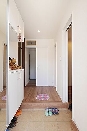 株式会社 ユーロプランニングの施工事例「光が家族の空間を照らす明るい家」の画像1