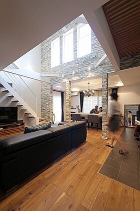 株式会社 ユーロプランニングの施工事例「高級に彩られた吹抜けのある家」の画像2