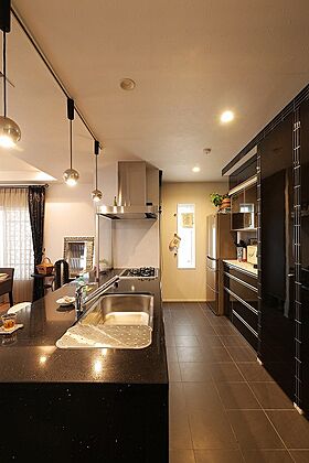 株式会社 ユーロプランニングの施工事例「高級に彩られた吹抜けのある家」の画像3