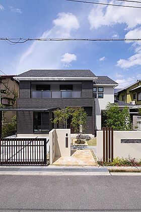 株式会社 ユーロプランニングの施工事例「広々とした二世帯住宅の家」のメイン画像