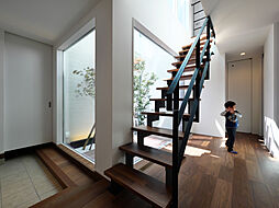 株式会社 ユーロプランニングの施工事例「四季を感じる中庭を中心に、理想の家事動線で回遊できる家」の画像