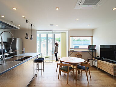 株式会社 ユーロプランニングの施工事例「緑の癒しに包まれて暮らす家」の画像5