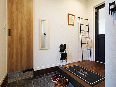 株式会社 ユーロプランニングの施工事例「おしゃれに飾り。暮らしを楽しむ家。」の画像1