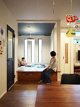 株式会社 ユーロプランニングの施工事例「勾配天井と小上がりで優しくゾーニングする家」の画像3