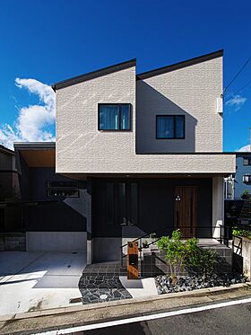 株式会社 ユーロプランニングの施工事例「勾配天井と小上がりで優しくゾーニングする家」の画像6