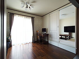 株式会社 ユーロプランニングの施工事例「こだわりのアンティーク家具が綺麗に馴染む家」の画像3