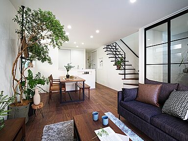 株式会社 ユーロプランニングの施工事例「玄関土間もリビングのように飾る家」の画像3