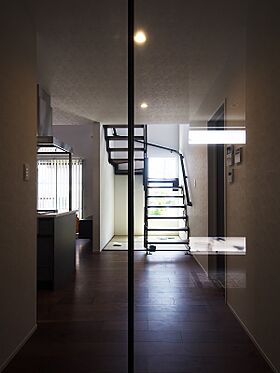 株式会社 ユーロプランニングの施工事例「おしゃれな鉄骨階段がある家」の画像2