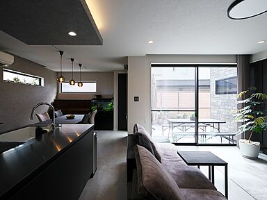 株式会社 ユーロプランニングの施工事例「仲良し二世帯の理想の家」の画像2