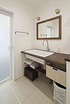 木の家スタイルの洗面所 アルネットホーム 柏の葉展示場の事例画像