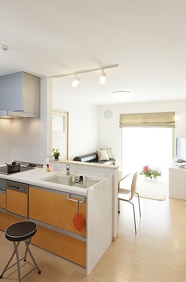 リバウスホームの施工事例「愛知県大府市 やわらかな光が包みこむ2世帯住宅」の画像1