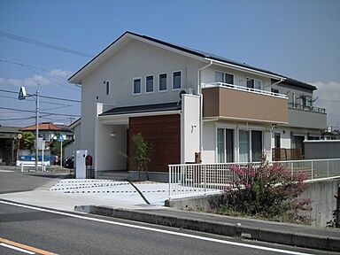 リバウスホームの施工事例「愛知県大府市 木のぬくもりを感じるナチュラルハウス」の画像1