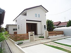 リバウスホームの施工事例「愛知県知多郡東浦町 塗り壁と無垢材の素敵な家」のメイン画像