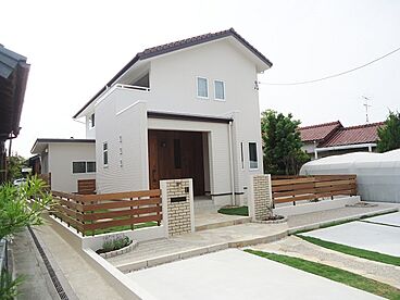 リバウスホームの施工事例「愛知県知多郡東浦町 塗り壁と無垢材の素敵な家」の画像